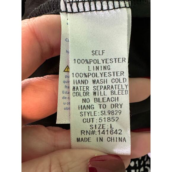 She Sky black white print cap sleeves front bow romper size Large - Picture 4 of 15